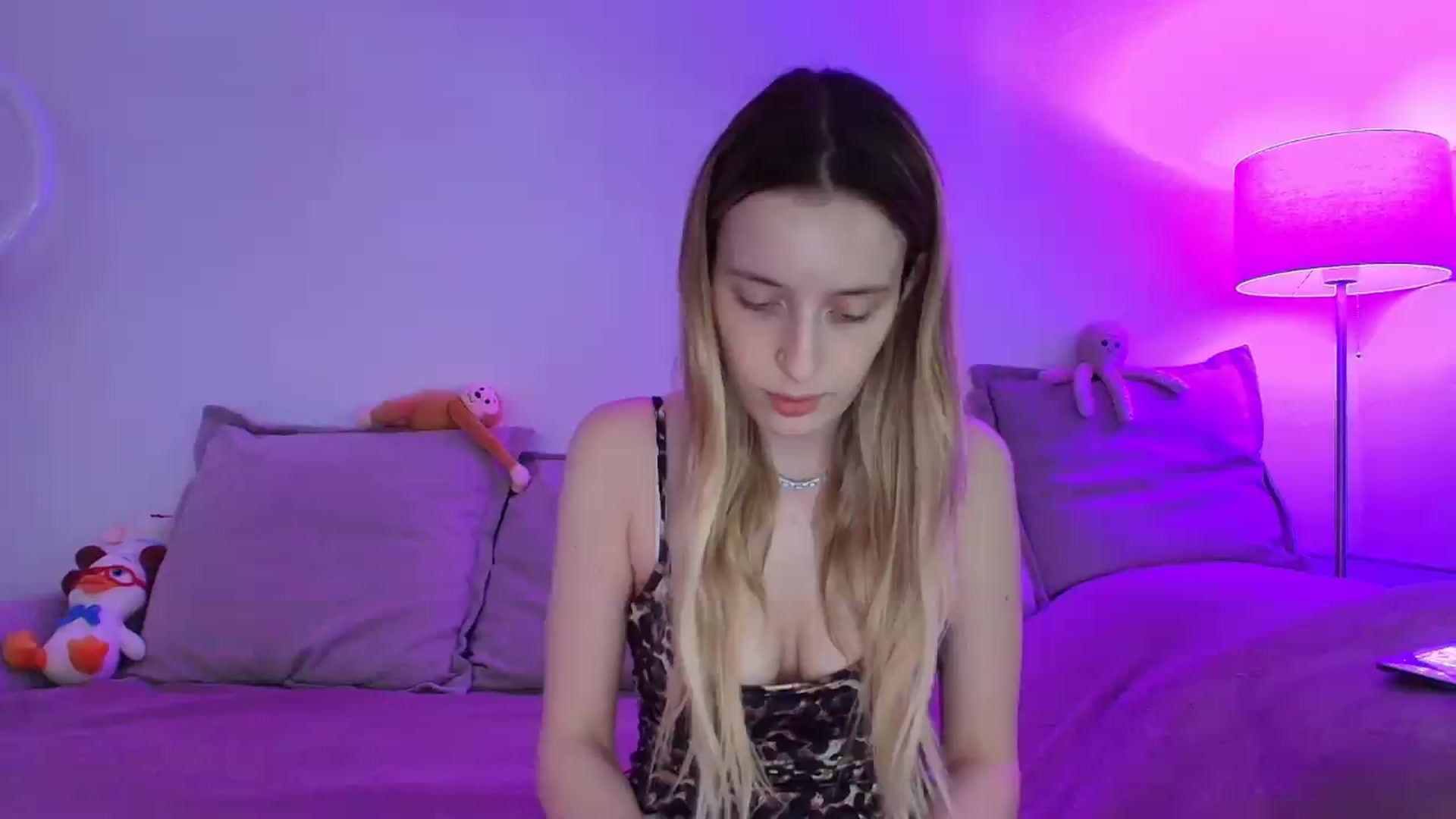 Gallery image thumbnail from Elenaxkiss's myfreecams stream on, 06/08/2026, 07:54 image 2 of 20