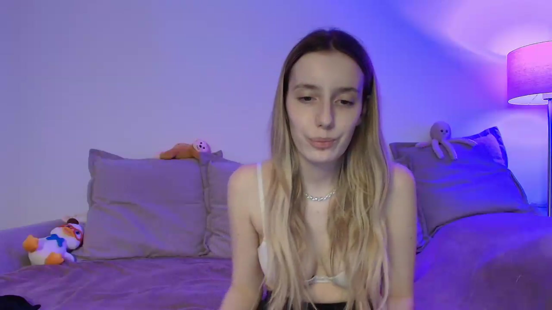 Gallery image thumbnail from Elenaxkiss's myfreecams stream on, 06/08/2026, 20:38 image 18 of 20