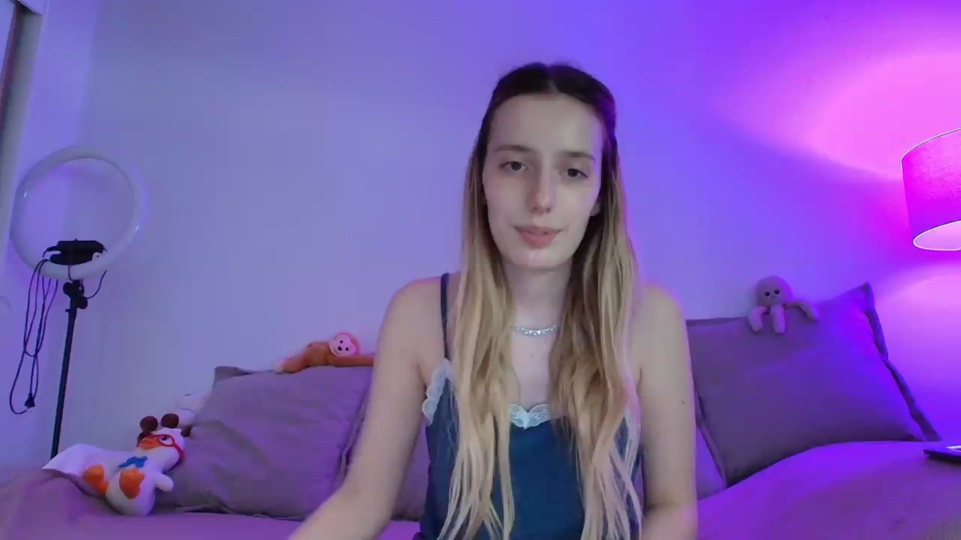 Gallery image thumbnail from Elenaxkiss's myfreecams stream on, 06/09/2026, 08:48 image 3 of 20