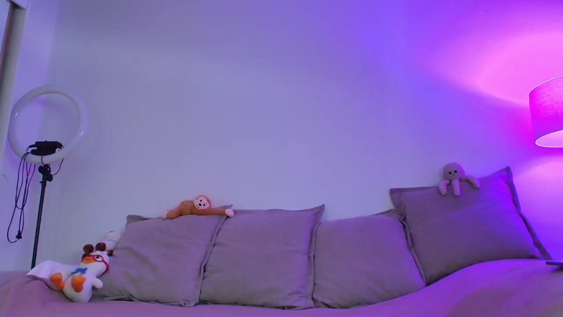 Gallery image thumbnail from Elenaxkiss's myfreecams stream on, 06/09/2026, 08:48 image 6 of 20