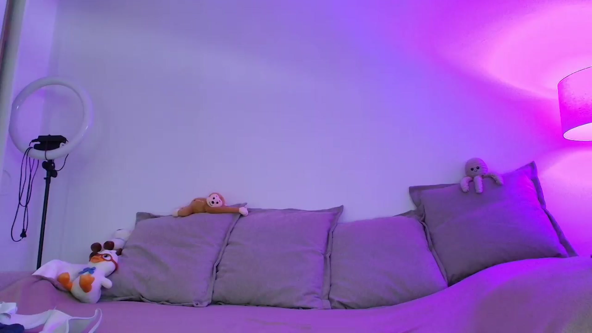 Gallery image thumbnail from Elenaxkiss's myfreecams stream on, 06/09/2026, 10:44 image 9 of 20