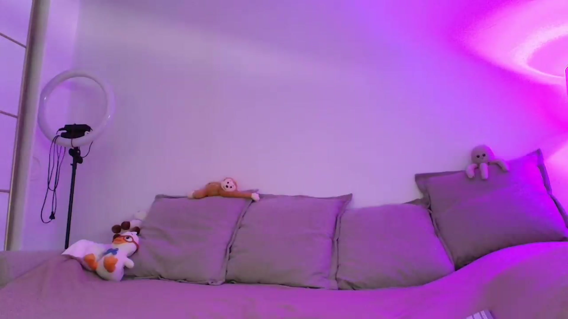 Gallery image thumbnail from Elenaxkiss's myfreecams stream on, 06/09/2026, 11:09 image 16 of 20