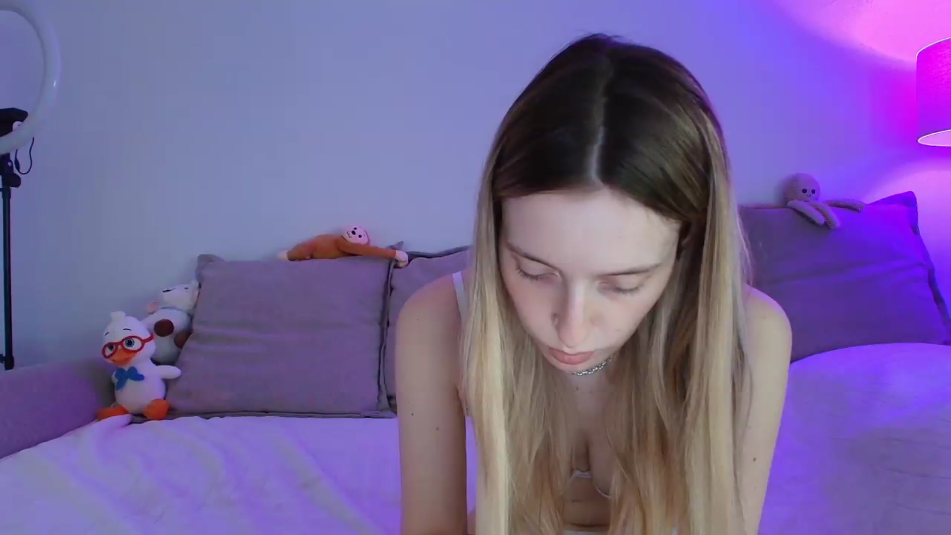 Gallery image thumbnail from Elenaxkiss's myfreecams stream on, 06/10/2026, 11:11 image 20 of 20