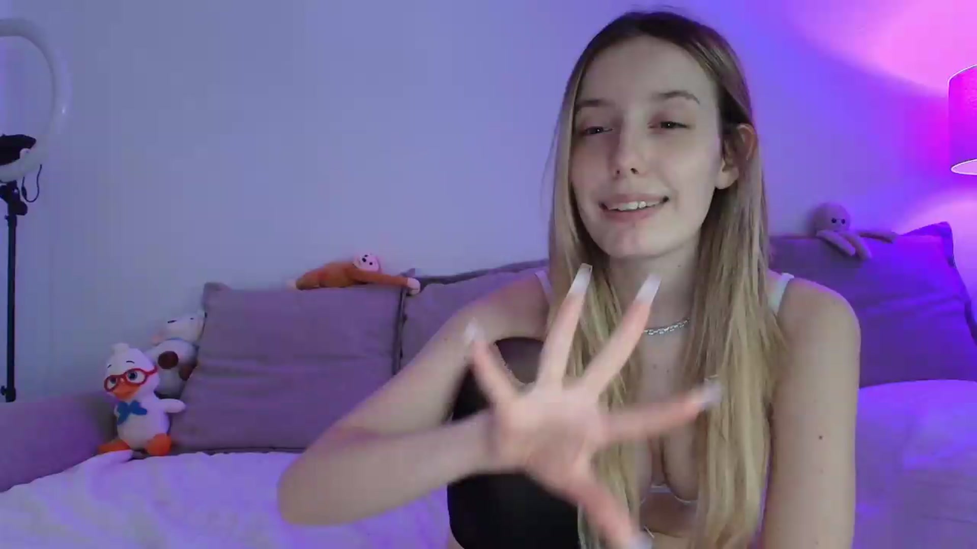 Gallery image thumbnail from Elenaxkiss's myfreecams stream on, 06/10/2026, 11:11 image 11 of 20