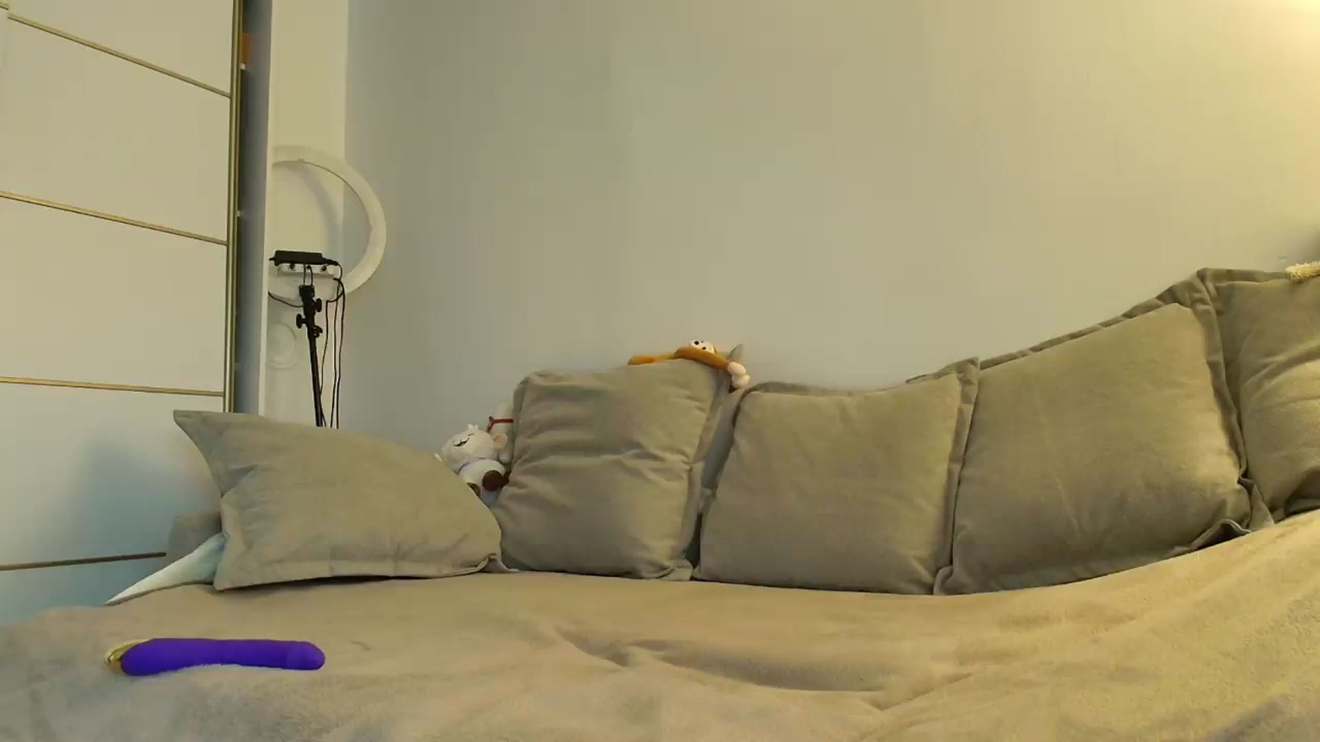 Gallery image thumbnail from Elenaxkiss's myfreecams stream on, 06/15/2026, 10:03 image 16 of 20