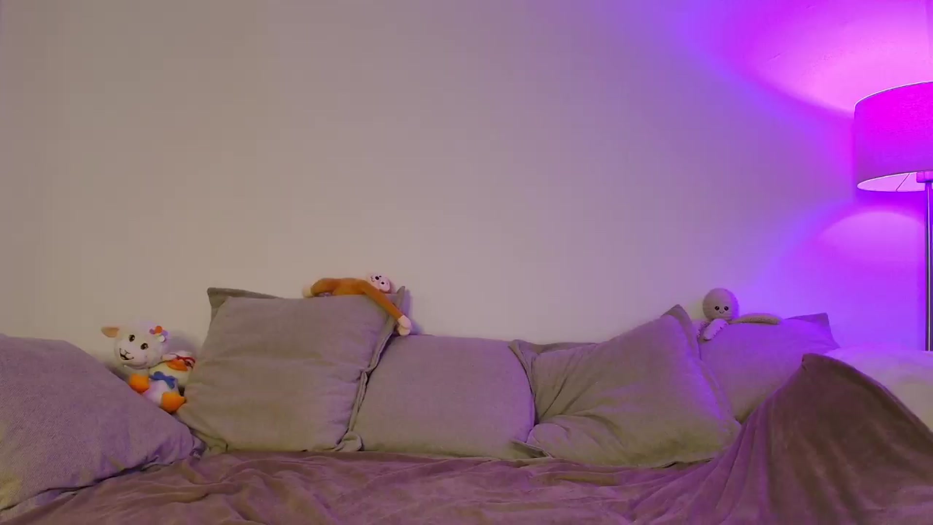 Gallery image thumbnail from Elenaxkiss's myfreecams stream on, 06/22/2026, 19:07 image 4 of 20