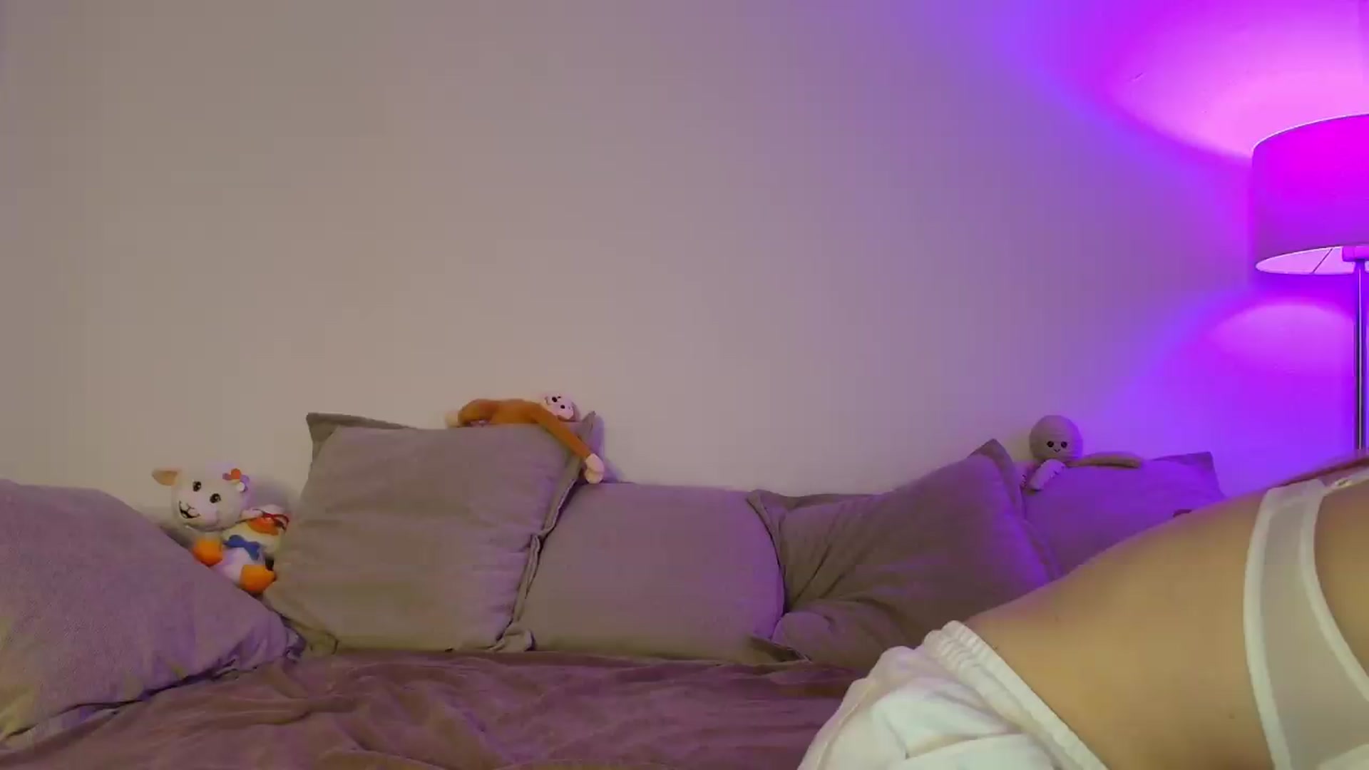 Gallery image thumbnail from Elenaxkiss's myfreecams stream on, 06/22/2026, 19:07 image 6 of 20