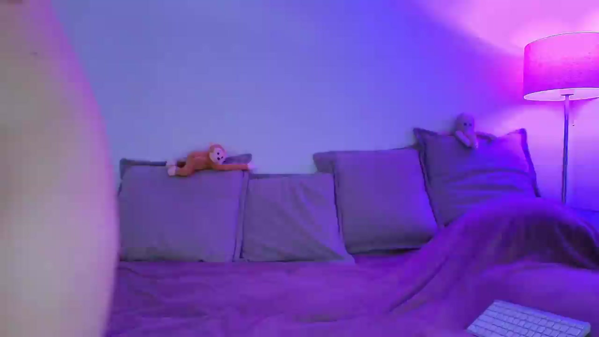 Gallery image thumbnail from Elenaxkiss's myfreecams stream on, 06/25/2026, 12:33 image 4 of 20