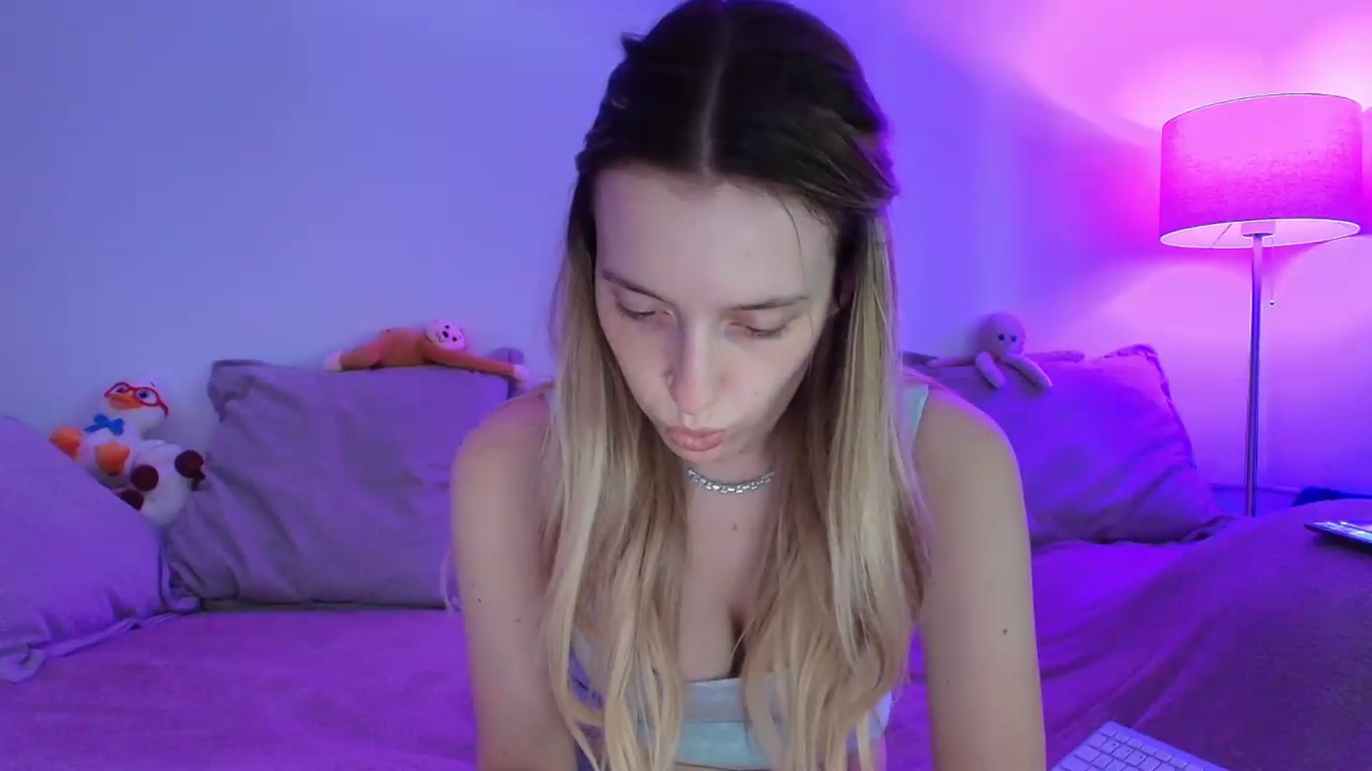 Gallery image thumbnail from Elenaxkiss's myfreecams stream on, 06/26/2026, 09:39 image 8 of 20