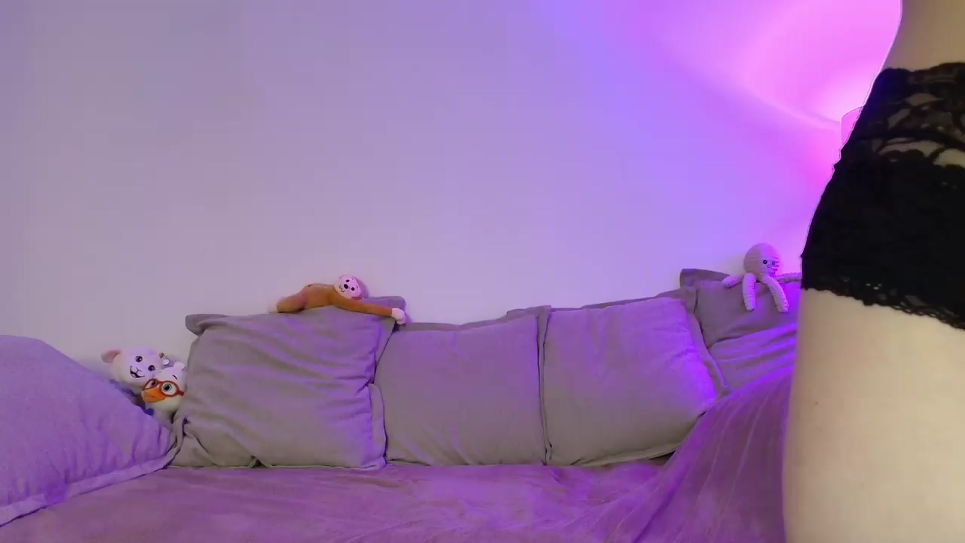 Gallery image thumbnail from Elenaxkiss's myfreecams stream on, 07/01/2026, 10:00 image 14 of 20