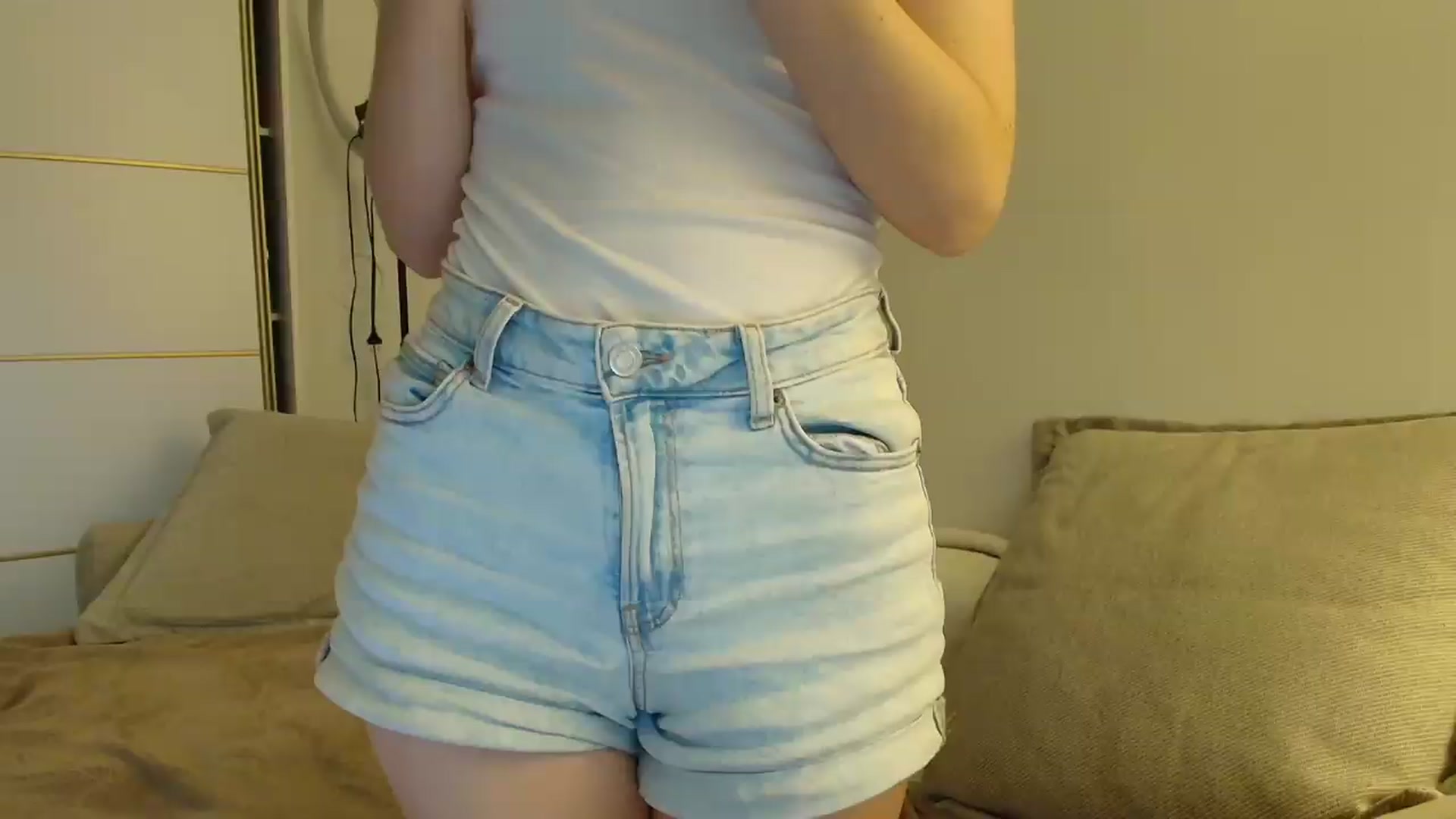 Gallery image thumbnail from Elenaxkiss's myfreecams stream on, 07/01/2026, 18:12 image 10 of 20