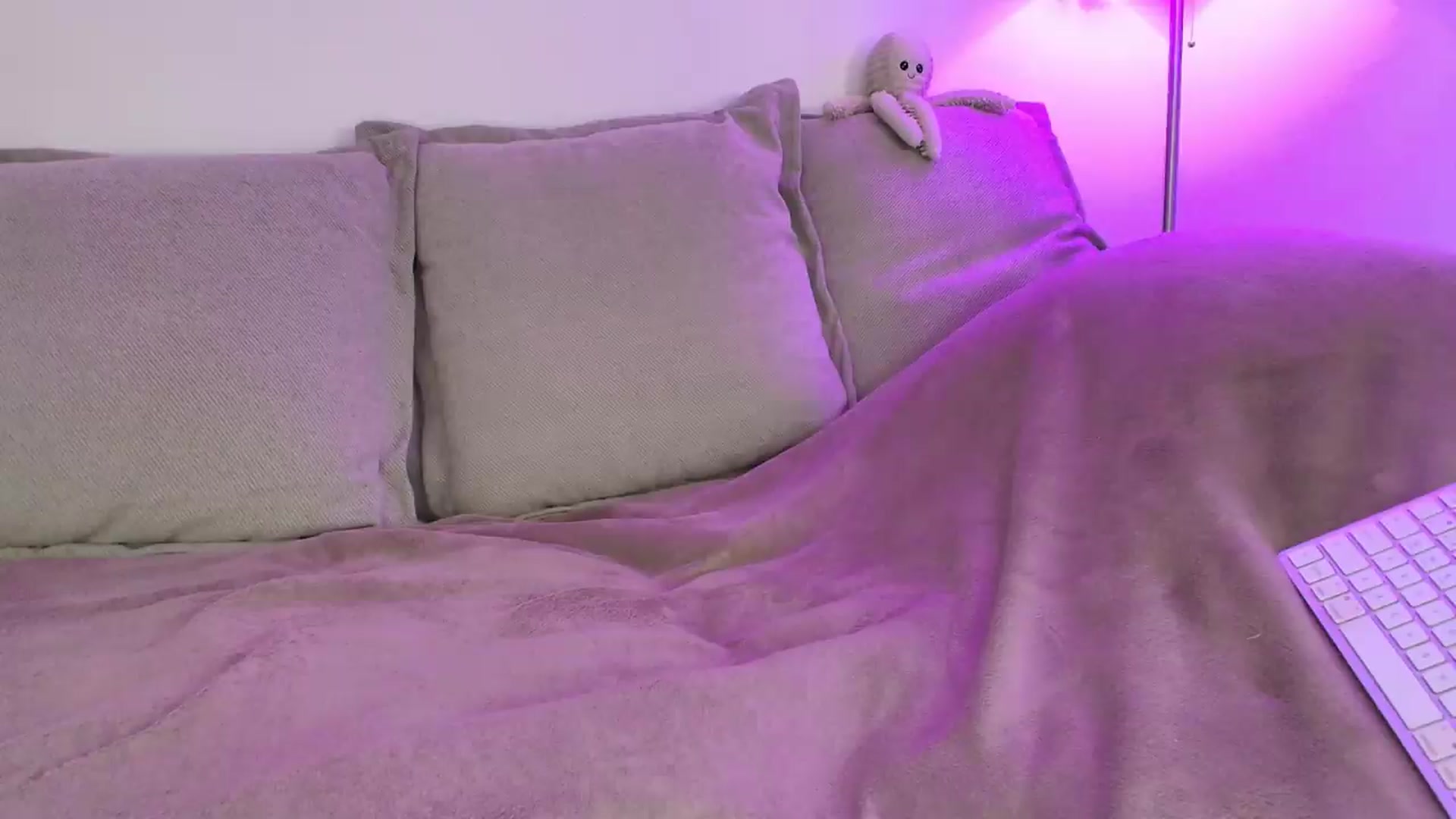 Gallery image thumbnail from Elenaxkiss's myfreecams stream on, 07/03/2026, 09:34 image 9 of 20