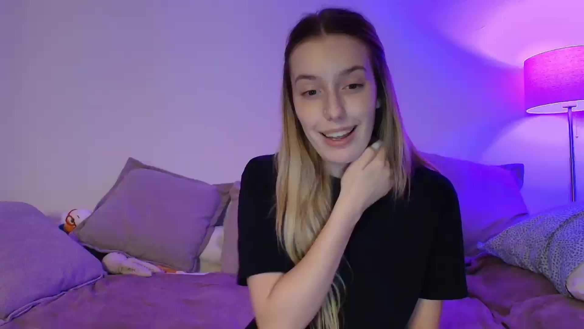 Gallery image thumbnail from Elenaxkiss's myfreecams stream on, 07/04/2026, 20:57 image 3 of 20