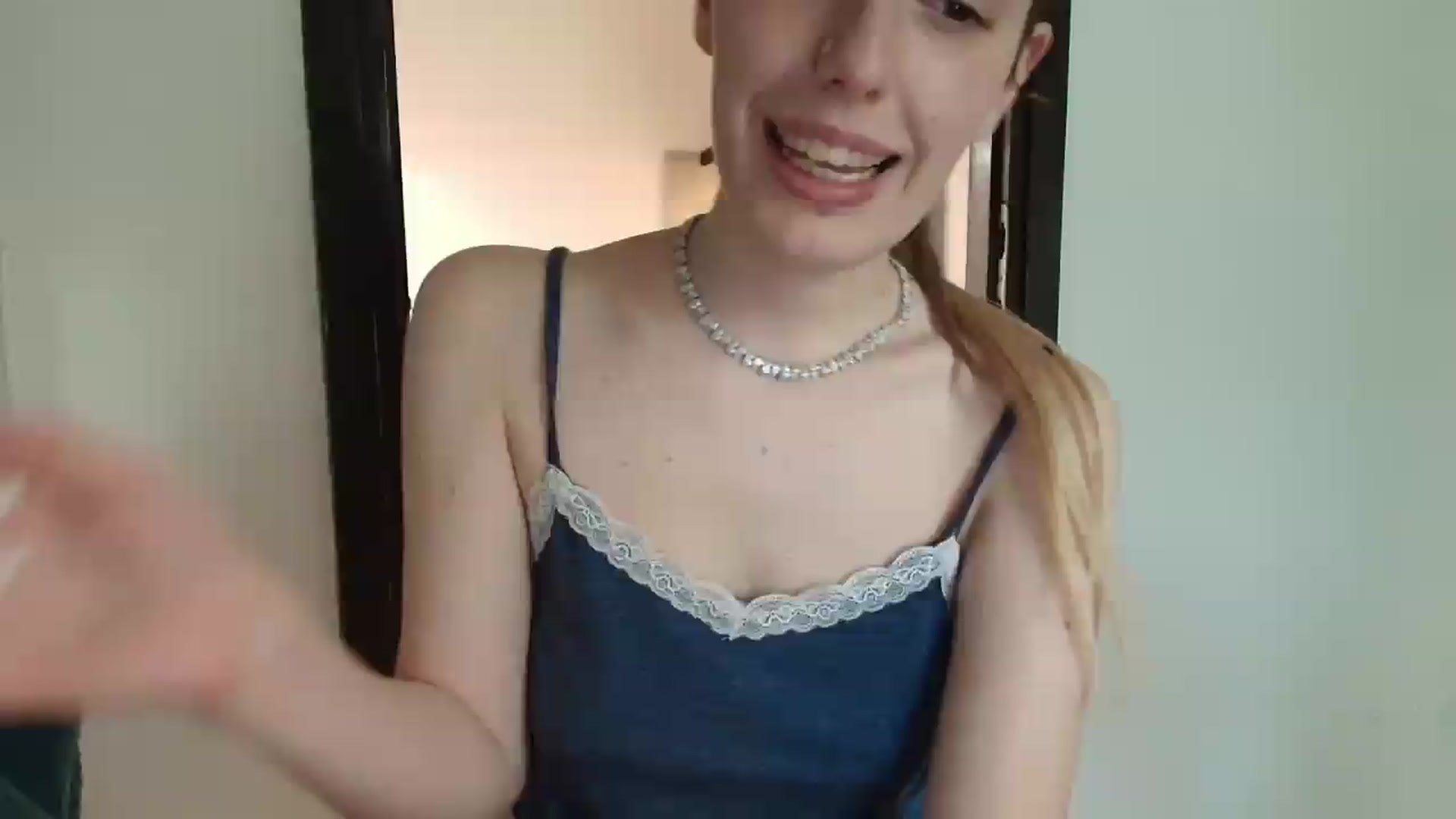 Gallery image thumbnail from Elenaxkiss's myfreecams stream on, 07/06/2026, 11:30 image 1 of 20