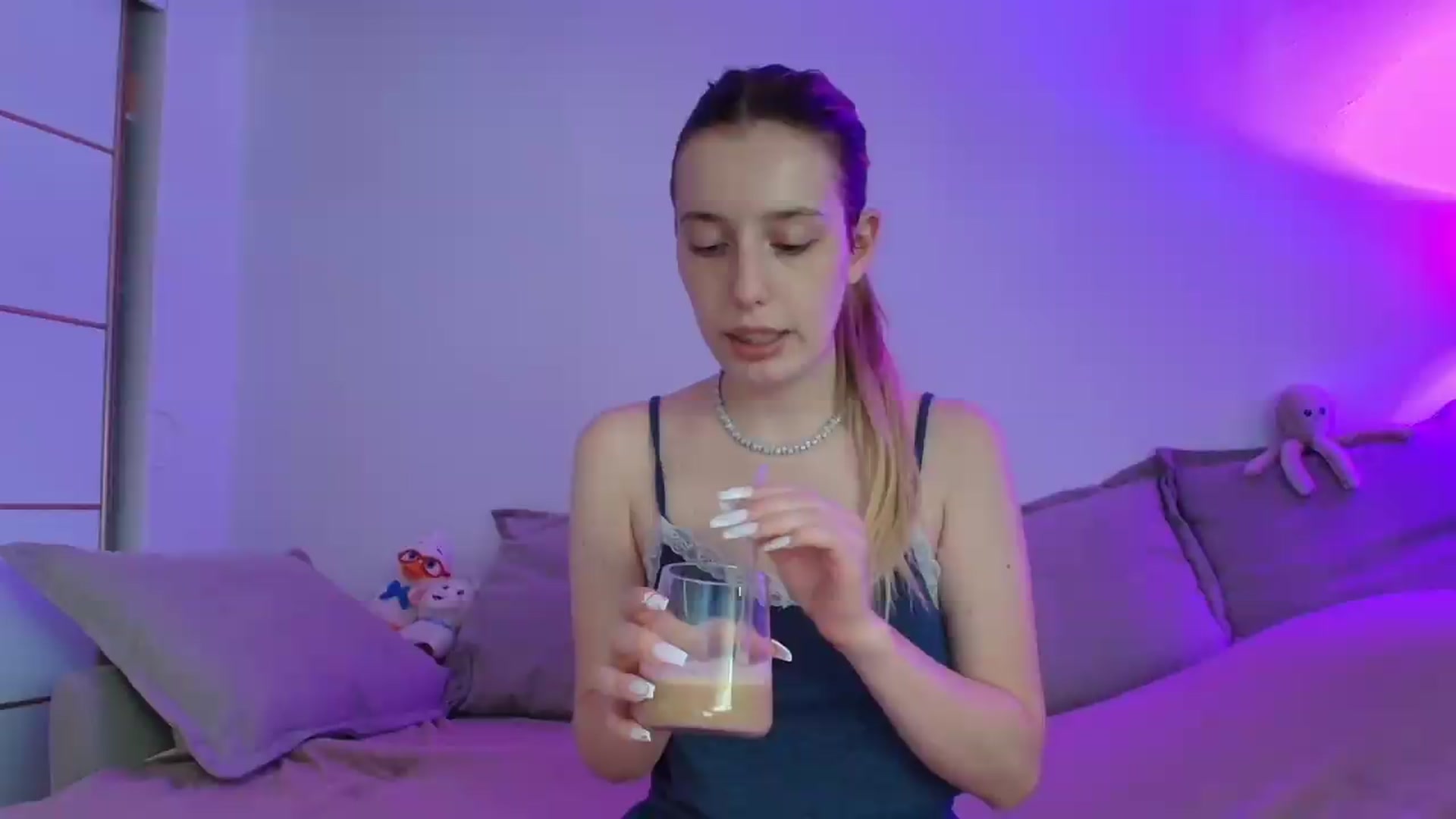 Gallery image thumbnail from Elenaxkiss's myfreecams stream on, 07/07/2026, 09:25 image 1 of 20