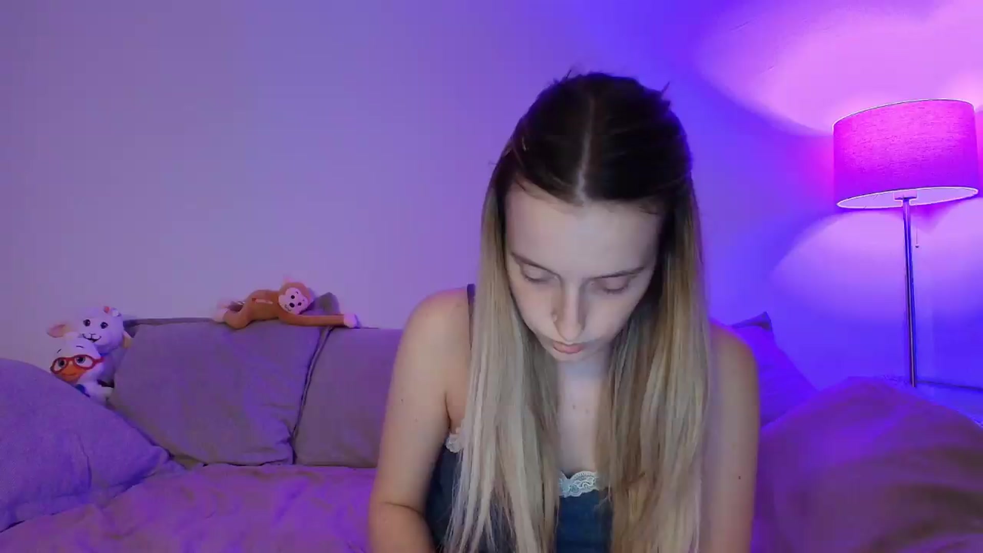 Gallery image thumbnail from Elenaxkiss's myfreecams stream on, 07/08/2026, 18:57 image 6 of 20