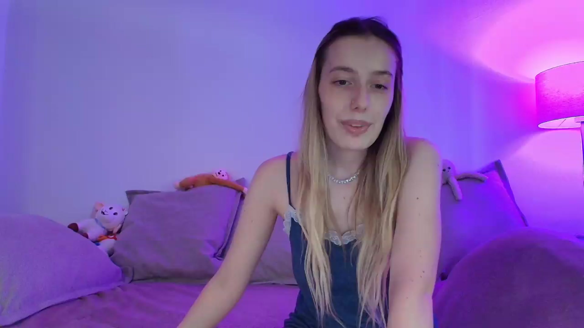 Gallery image thumbnail from Elenaxkiss's myfreecams stream on, 07/09/2026, 08:52 image 7 of 20