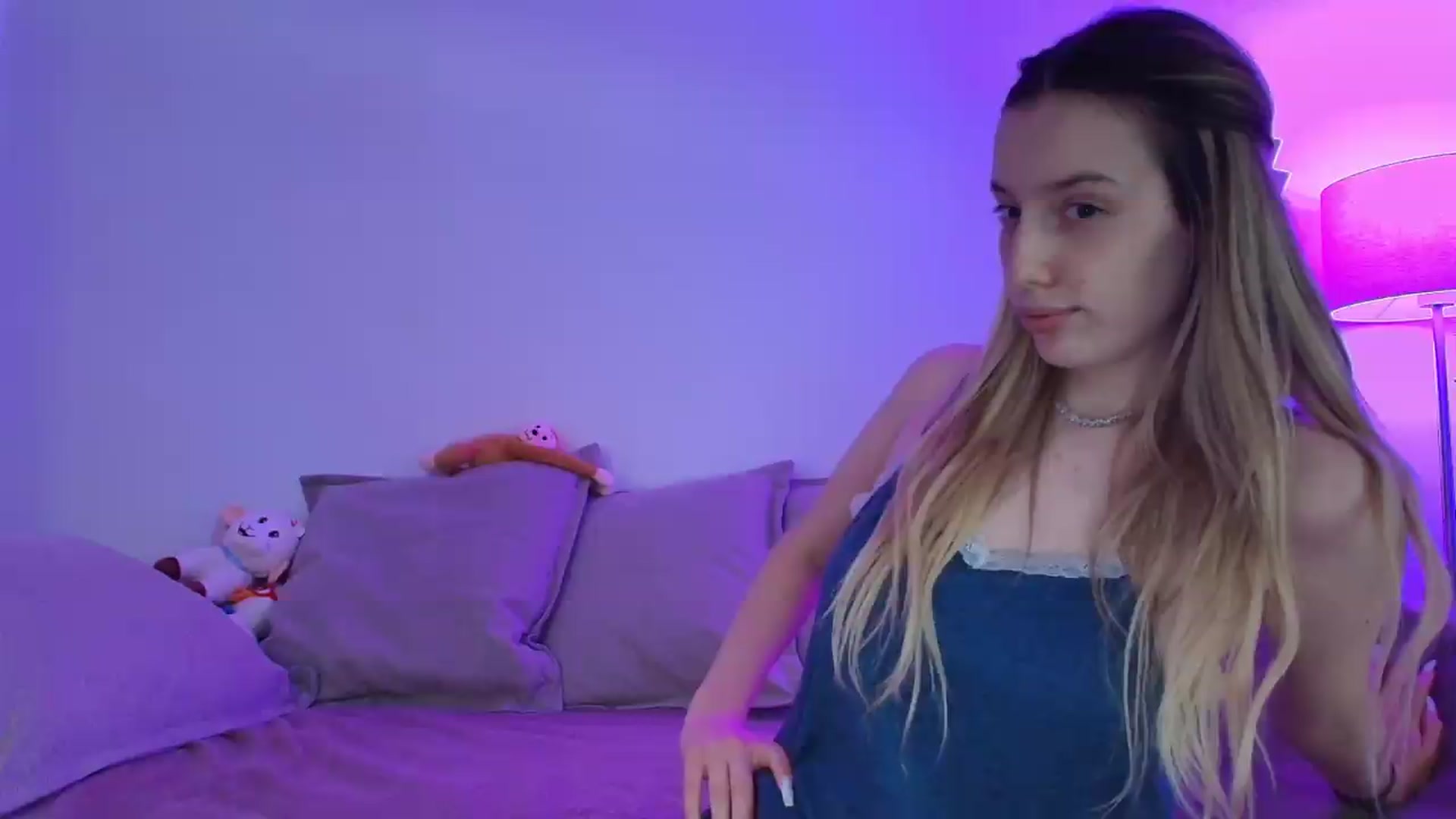Gallery image thumbnail from Elenaxkiss's myfreecams stream on, 07/09/2026, 08:52 image 3 of 20