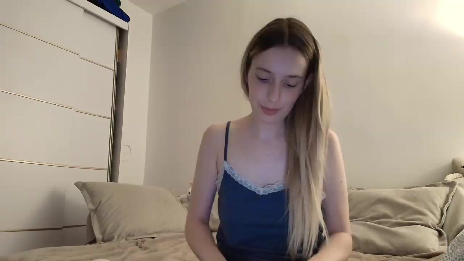 Gallery image thumbnail from Elenaxkiss's myfreecams stream on, 07/09/2026, 20:25 image 6 of 20