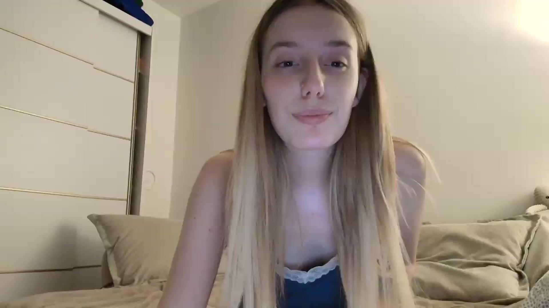 Gallery image thumbnail from Elenaxkiss's myfreecams stream on, 07/09/2026, 20:25 image 7 of 20