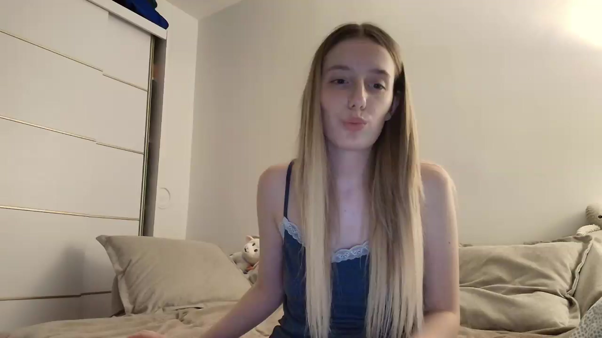 Gallery image thumbnail from Elenaxkiss's myfreecams stream on, 07/09/2026, 20:25 image 8 of 20
