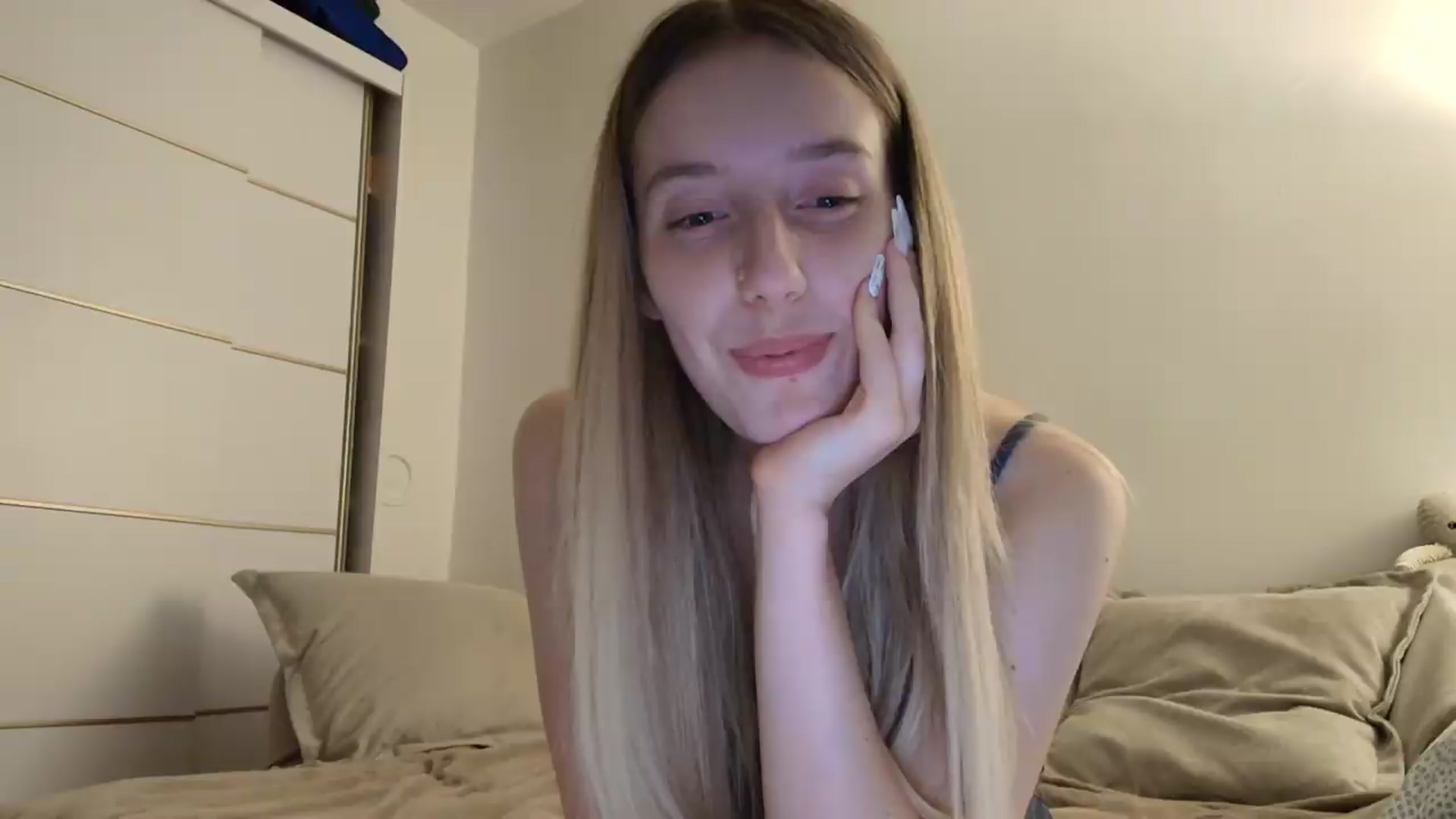 Gallery image thumbnail from Elenaxkiss's myfreecams stream on, 07/09/2026, 20:25 image 10 of 20