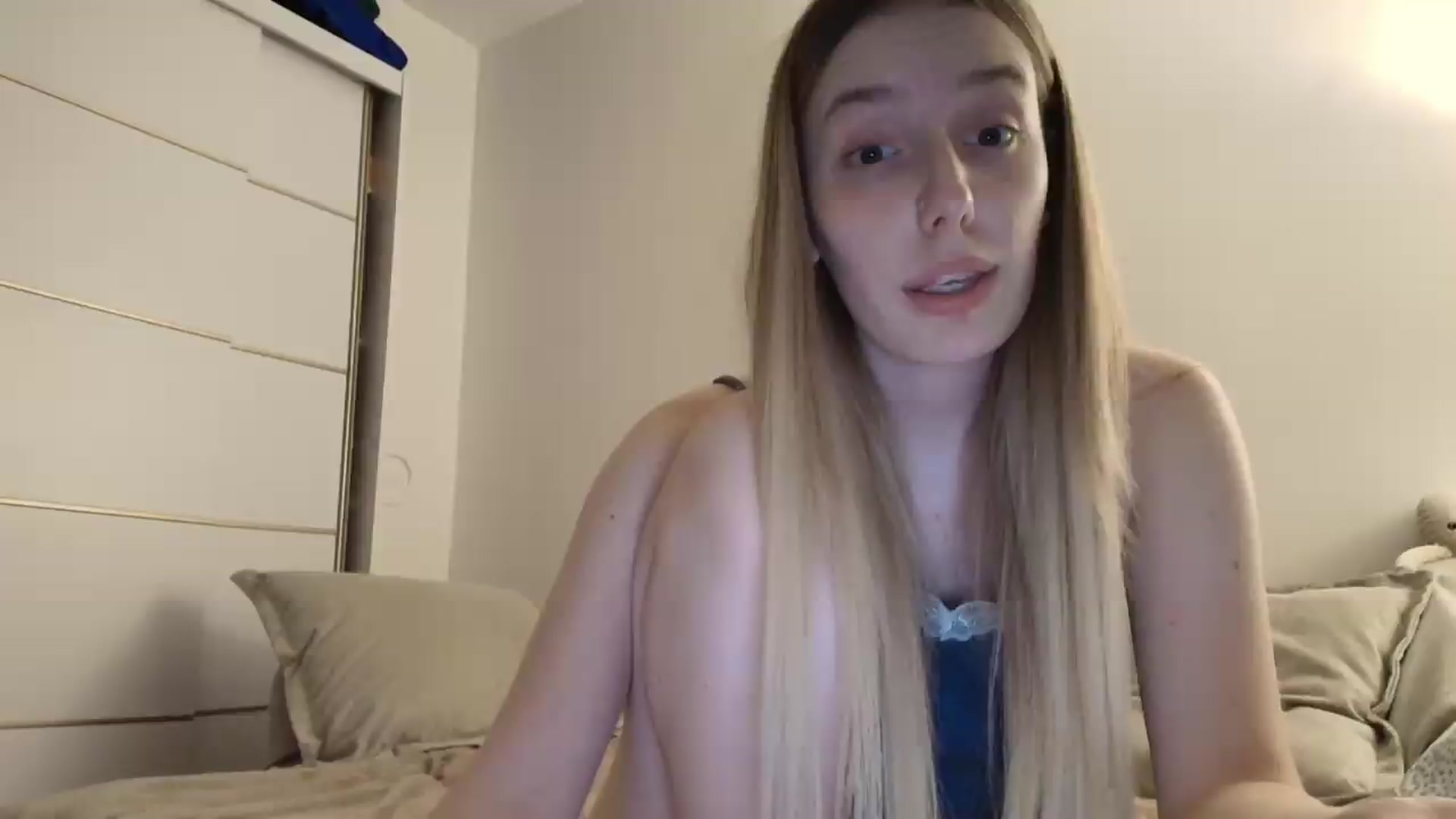 Gallery image thumbnail from Elenaxkiss's myfreecams stream on, 07/09/2026, 20:25 image 19 of 20