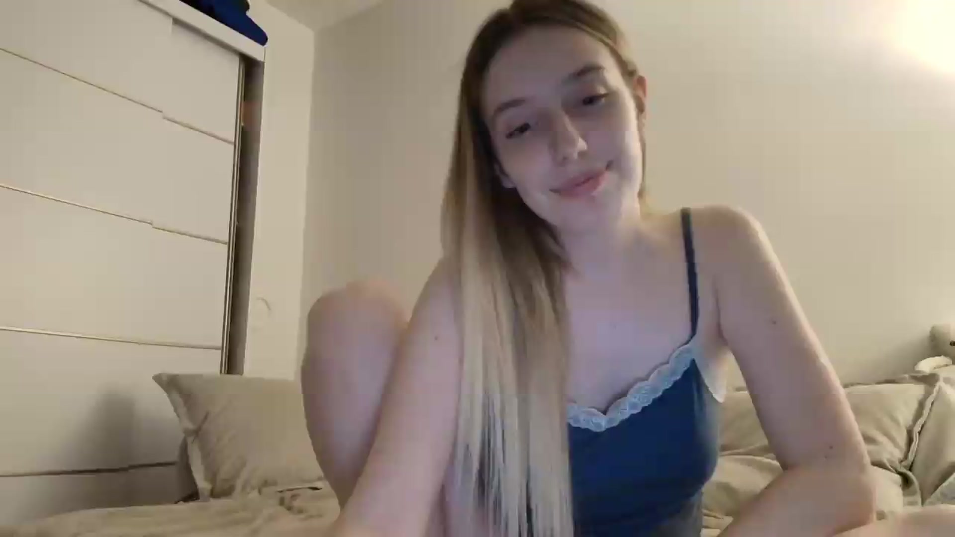 Gallery image thumbnail from Elenaxkiss's myfreecams stream on, 07/09/2026, 20:25 image 12 of 20