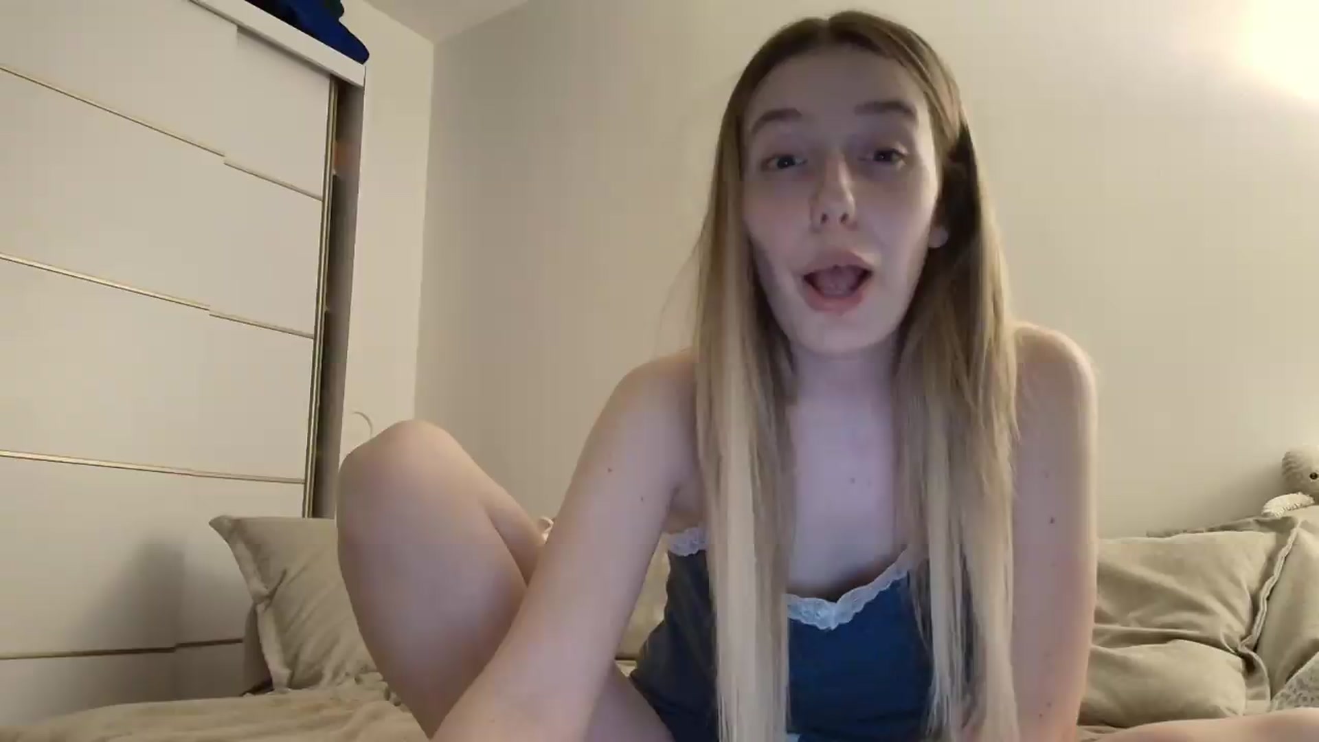 Gallery image thumbnail from Elenaxkiss's myfreecams stream on, 07/09/2026, 20:25 image 13 of 20