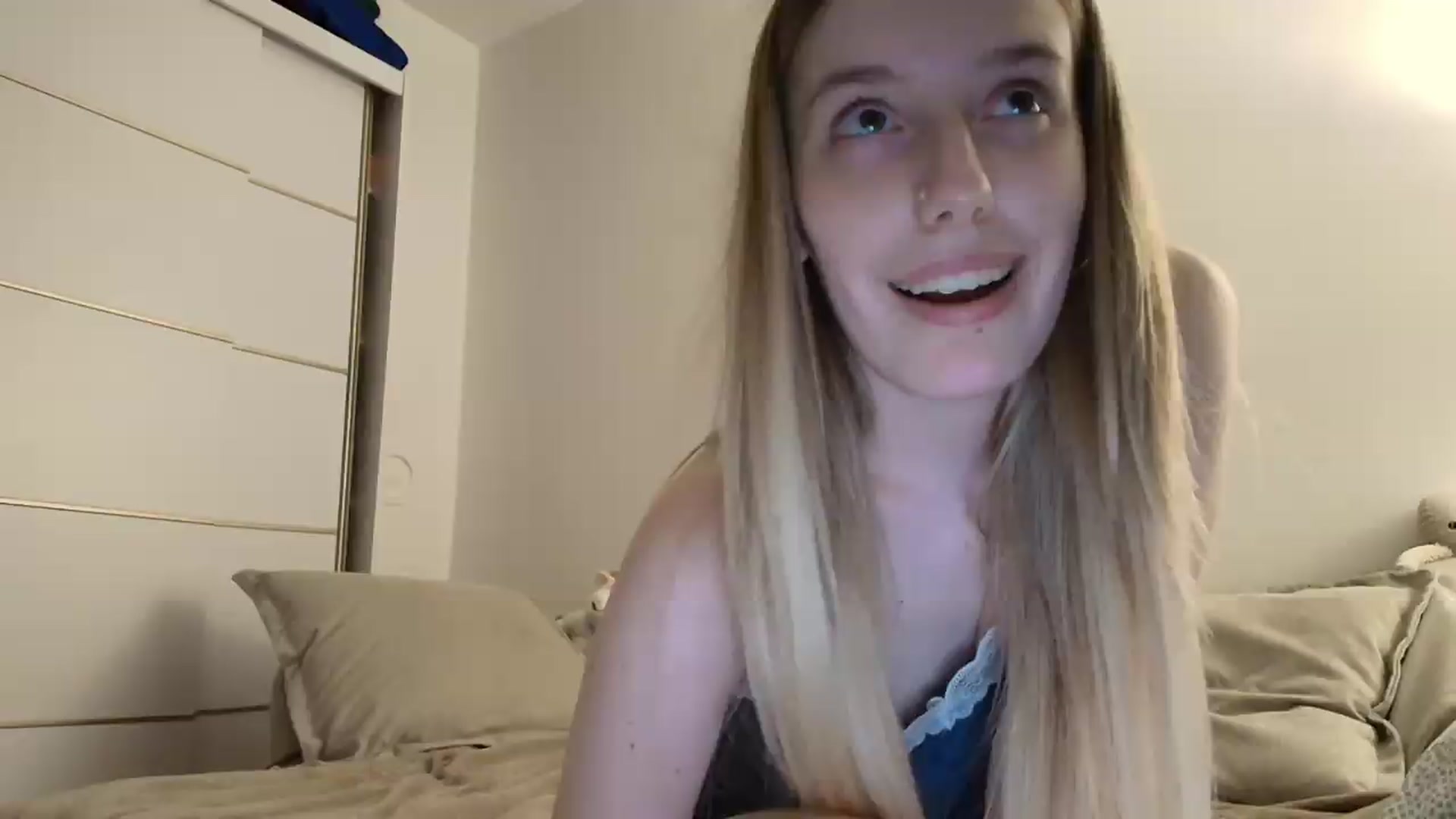 Gallery image thumbnail from Elenaxkiss's myfreecams stream on, 07/09/2026, 20:25 image 11 of 20