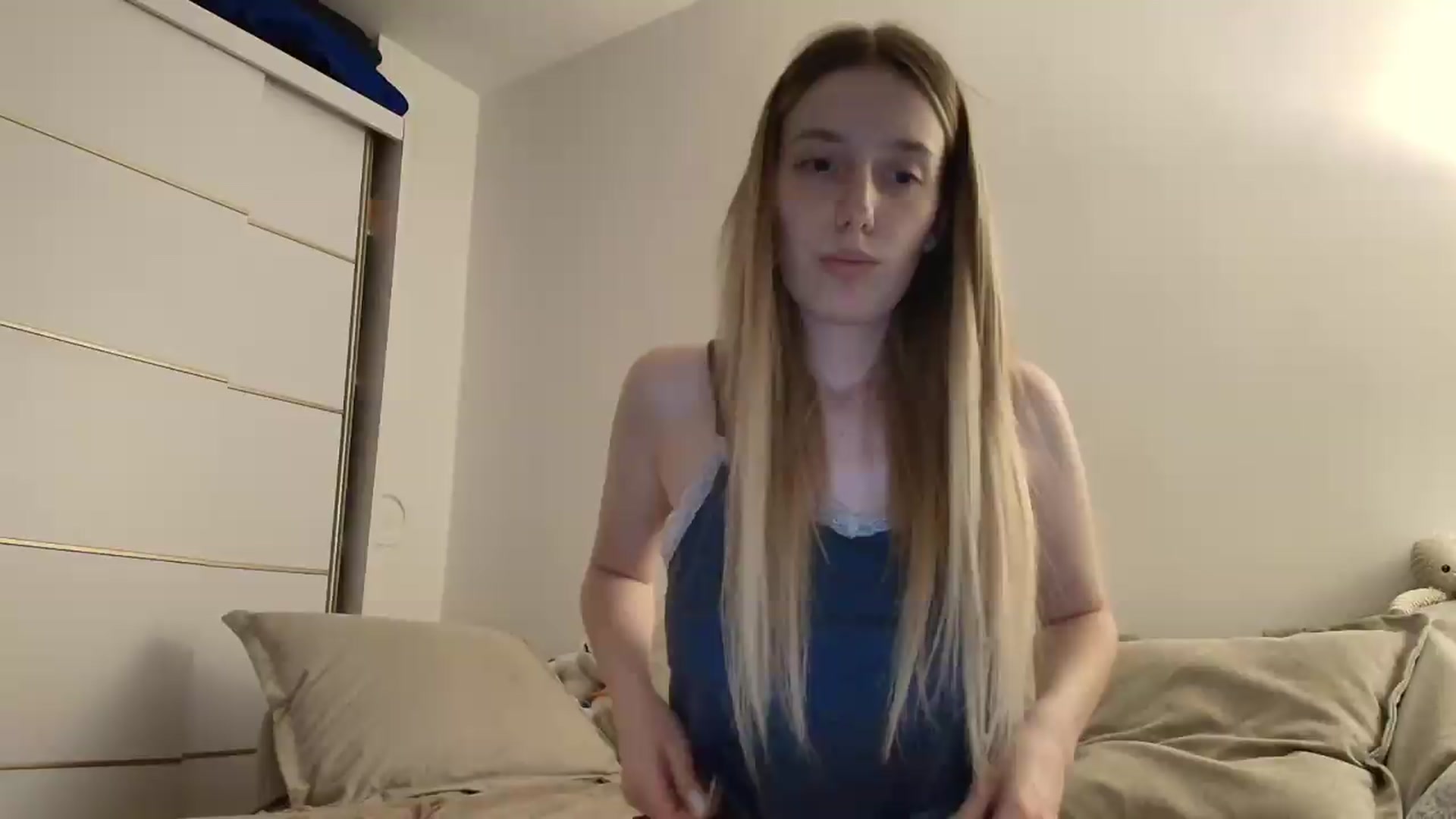 Gallery image thumbnail from Elenaxkiss's myfreecams stream on, 07/09/2026, 20:25 image 1 of 20