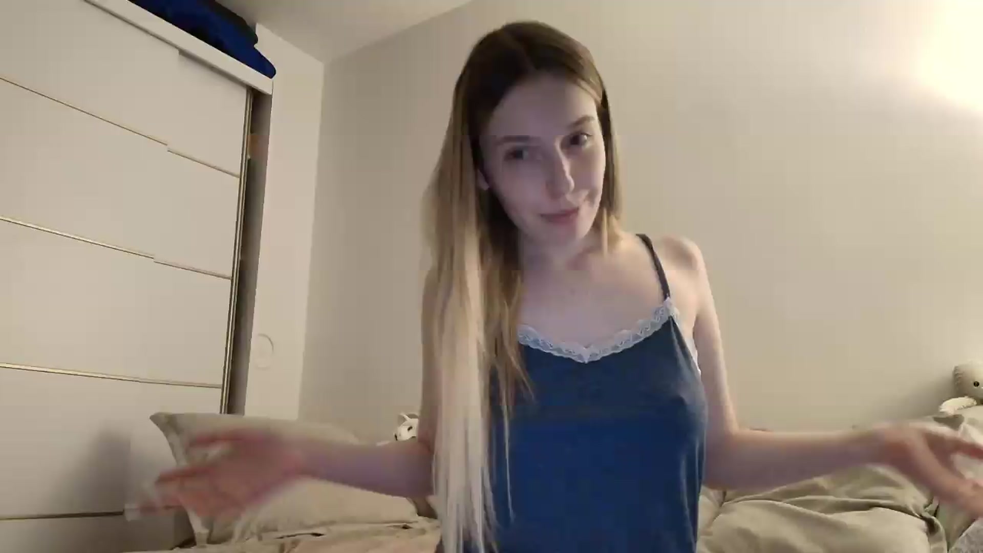 Gallery image thumbnail from Elenaxkiss's myfreecams stream on, 07/09/2026, 20:25 image 5 of 20