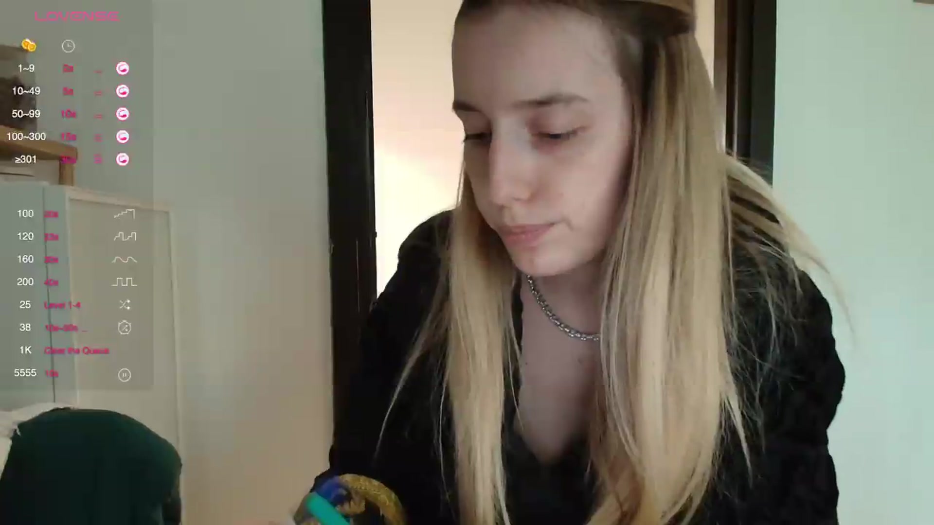 Gallery image thumbnail from Elenaxkiss's myfreecams stream on, 07/10/2026, 10:35 image 19 of 20