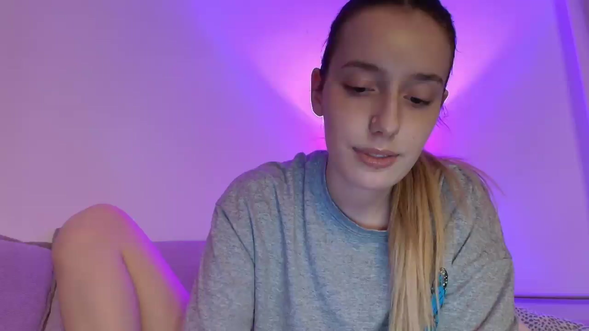 Gallery image thumbnail from Elenaxkiss's myfreecams stream on, 07/12/2026, 20:12 image 19 of 20