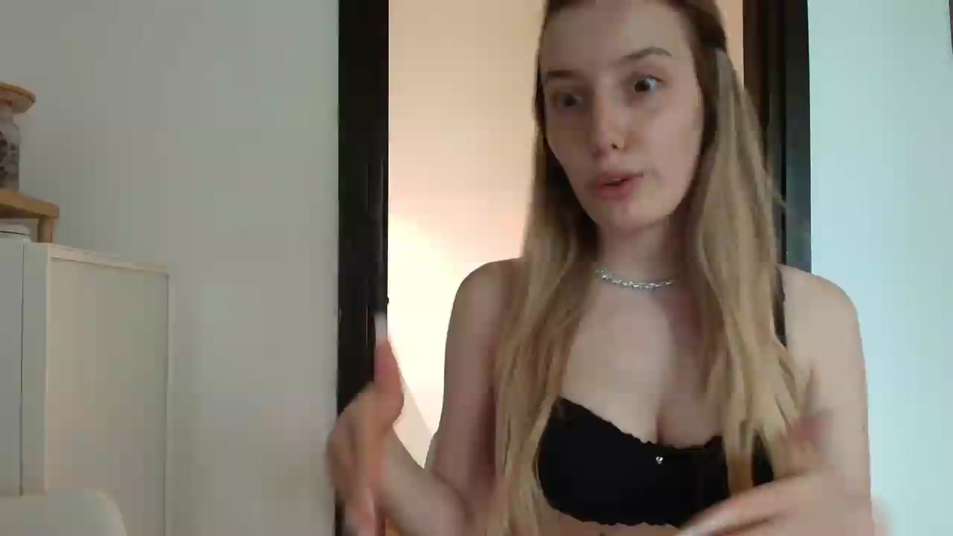 Gallery image thumbnail from Elenaxkiss's myfreecams stream on, 07/16/2026, 07:57 image 15 of 20