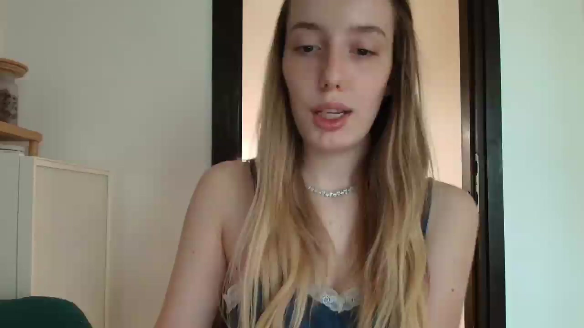Gallery image thumbnail from Elenaxkiss's myfreecams stream on, 07/16/2026, 07:57 image 2 of 20