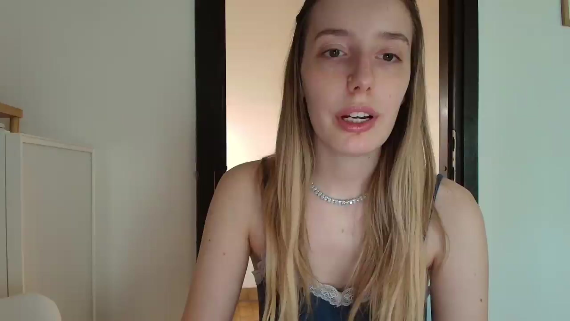 Gallery image thumbnail from Elenaxkiss's myfreecams stream on, 07/17/2026, 07:51 image 16 of 20