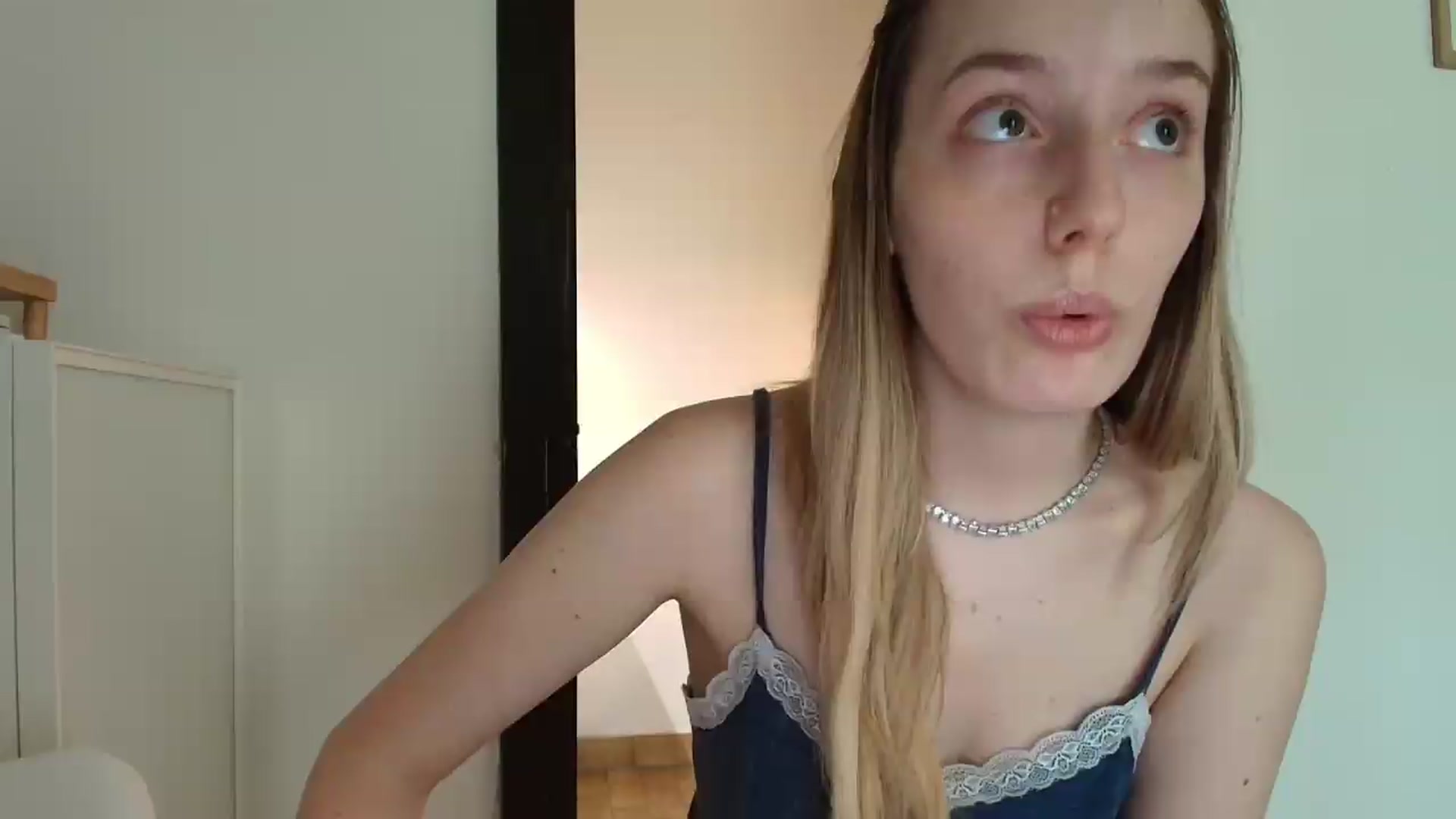 Gallery image thumbnail from Elenaxkiss's myfreecams stream on, 07/17/2026, 07:51 image 9 of 20