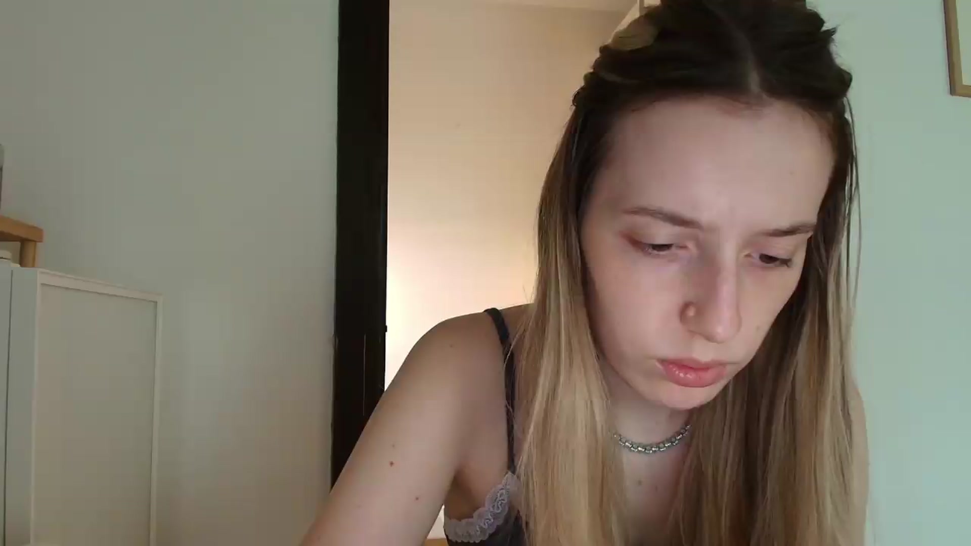 Gallery image thumbnail from Elenaxkiss's myfreecams stream on, 07/17/2026, 09:45 image 2 of 20