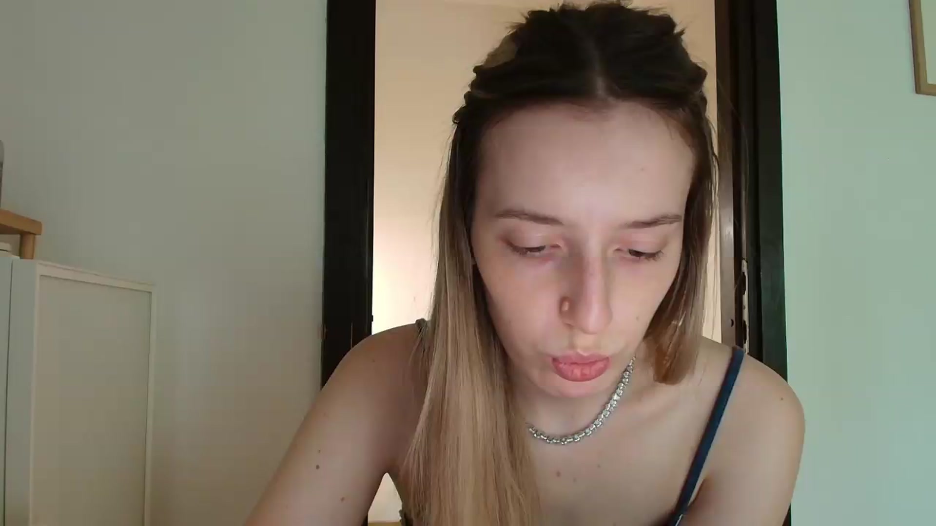 Gallery image thumbnail from Elenaxkiss's myfreecams stream on, 07/17/2026, 09:45 image 3 of 20