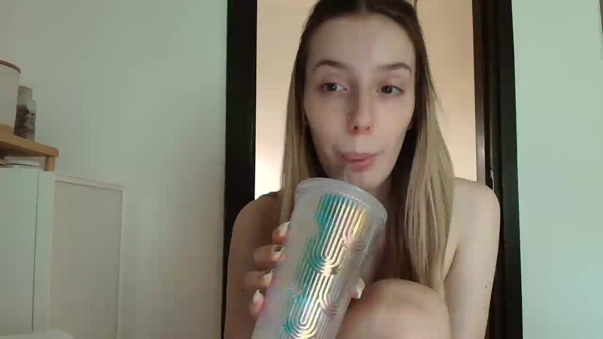 Gallery image thumbnail from Elenaxkiss's myfreecams stream on, 07/20/2026, 08:29 image 20 of 20