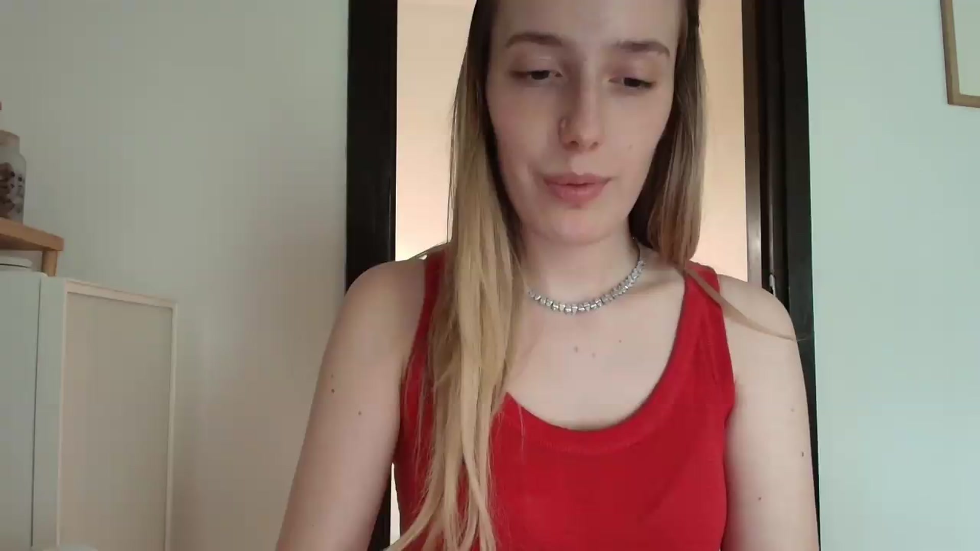 Gallery image thumbnail from Elenaxkiss's myfreecams stream on, 07/20/2026, 10:23 image 16 of 20