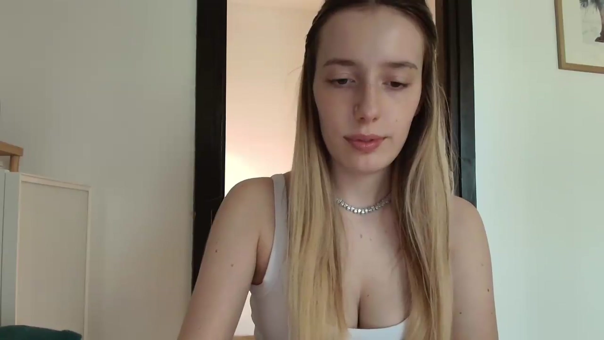 Gallery image thumbnail from Elenaxkiss's myfreecams stream on, 07/21/2026, 07:20 image 17 of 20