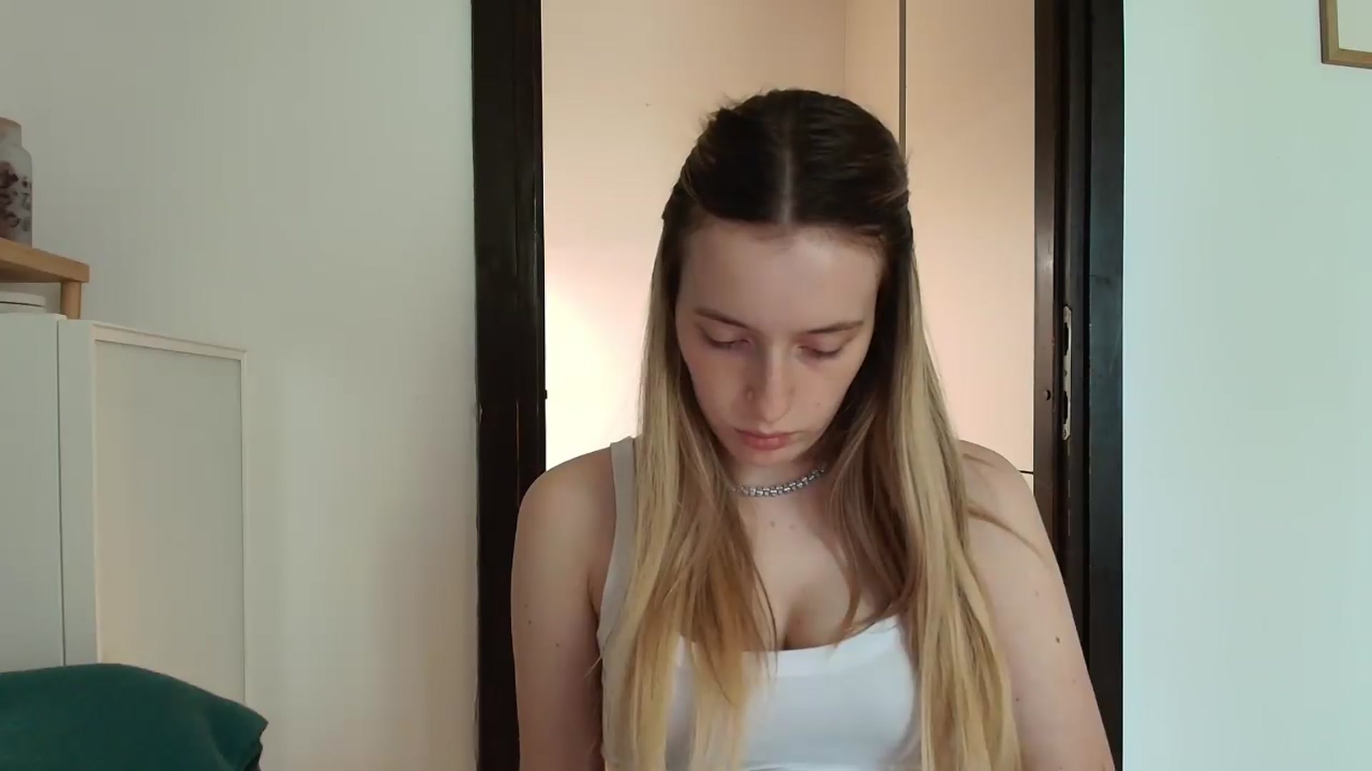 Gallery image thumbnail from Elenaxkiss's myfreecams stream on, 07/21/2026, 10:10 image 4 of 20