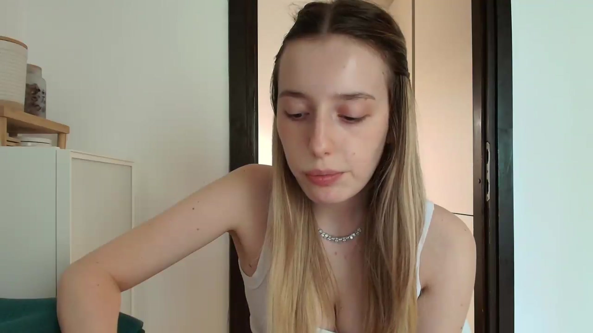 Gallery image thumbnail from Elenaxkiss's myfreecams stream on, 07/21/2026, 10:10 image 11 of 20