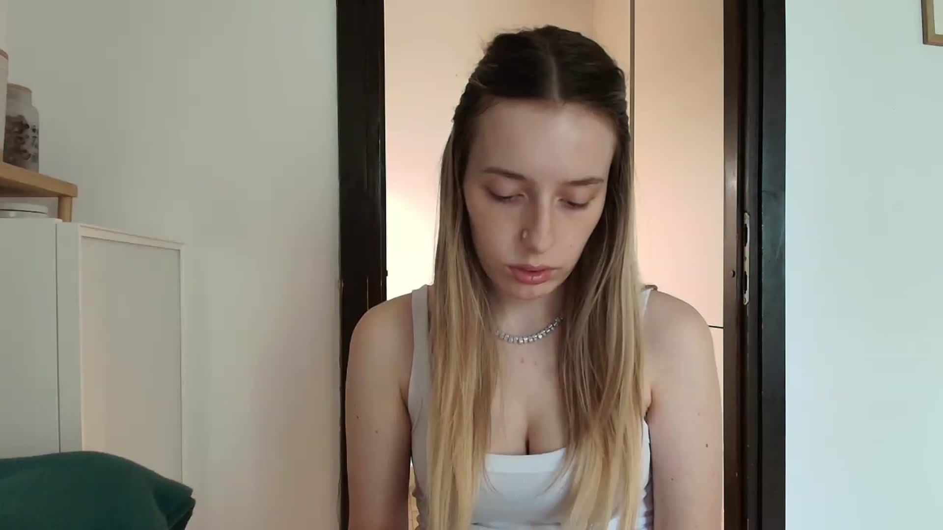 Gallery image thumbnail from Elenaxkiss's myfreecams stream on, 07/21/2026, 10:10 image 16 of 20