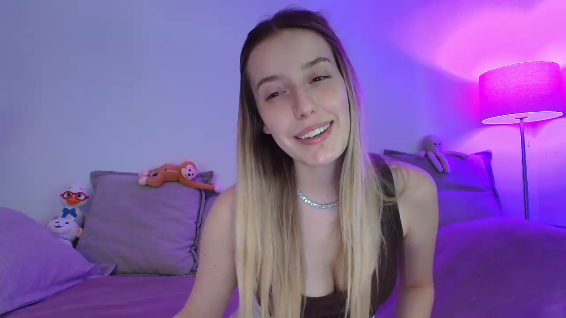 Gallery image thumbnail from Elenaxkiss's myfreecams stream on, 07/22/2026, 11:28 image 5 of 20