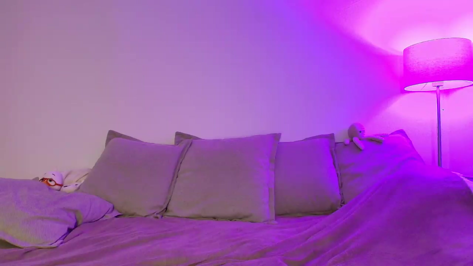 Gallery image thumbnail from Elenaxkiss's myfreecams stream on, 07/26/2026, 19:35 image 18 of 20