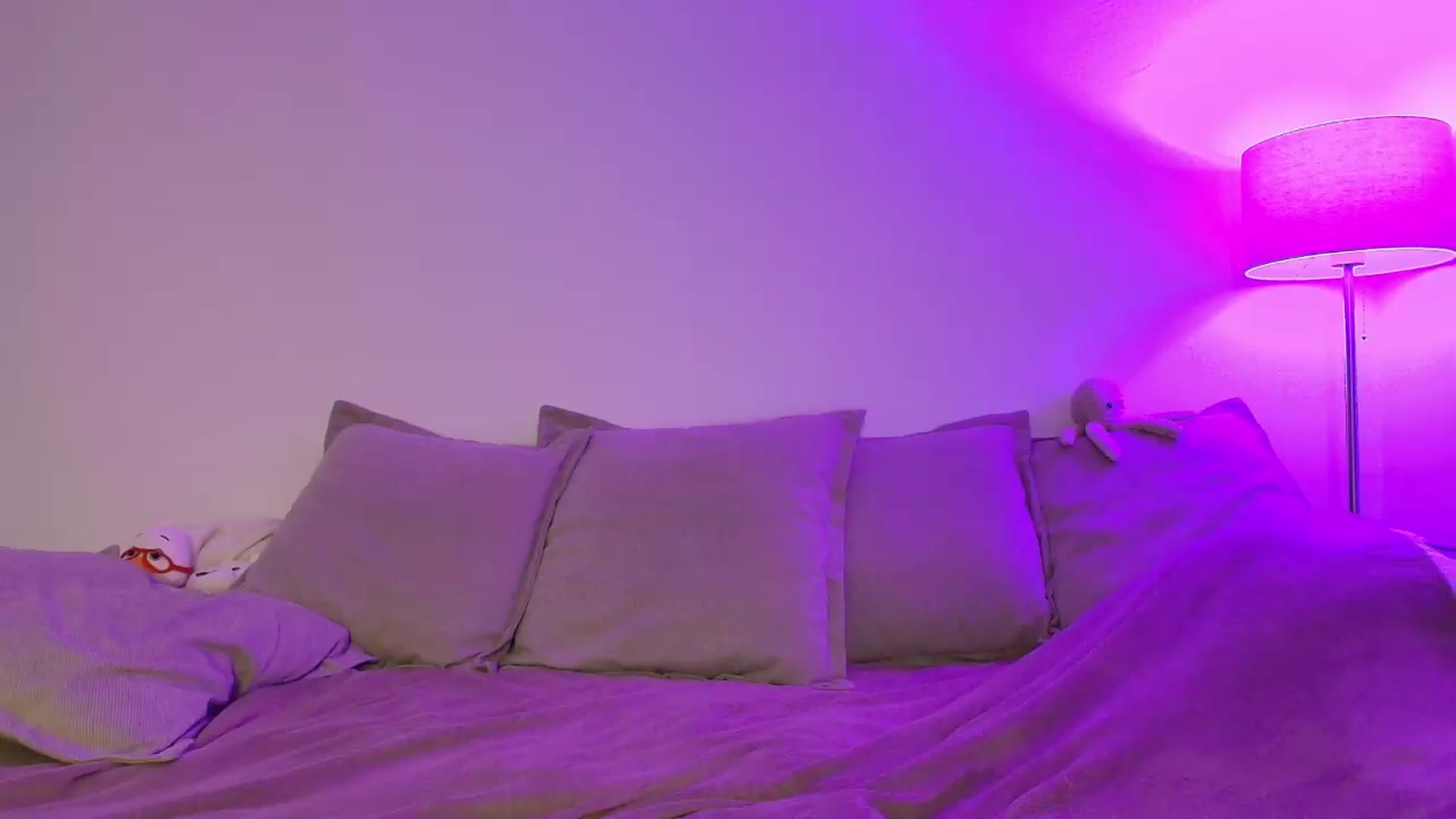 Gallery image thumbnail from Elenaxkiss's myfreecams stream on, 07/26/2026, 19:35 image 17 of 20