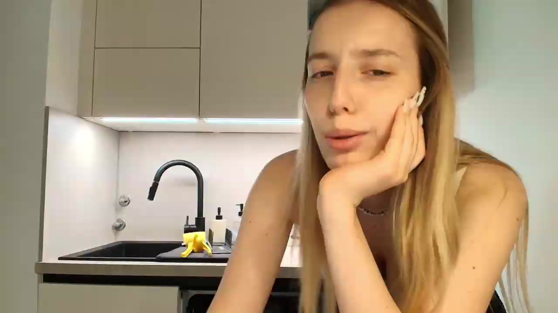 Gallery image thumbnail from Elenaxkiss's myfreecams stream on, 07/27/2026, 09:58 image 13 of 20